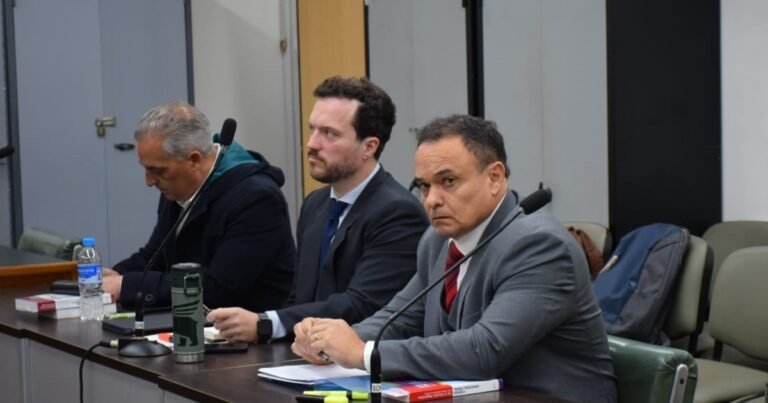 Detienen al ex secretario de un juez federal que ordenó escuchas ilegales a su esposa por creer que lo engañaba
