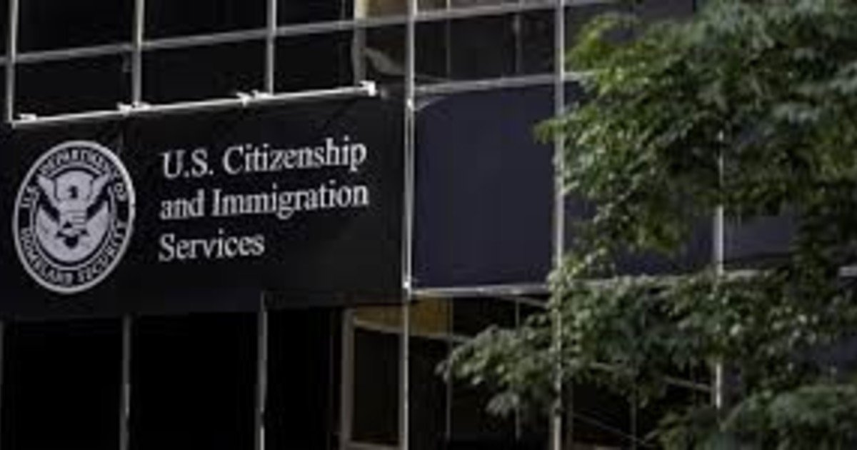 Es oficial | El USCIS aplicará la regla de carga pública para miles de migrantes que buscan la green card en septiembre 2026