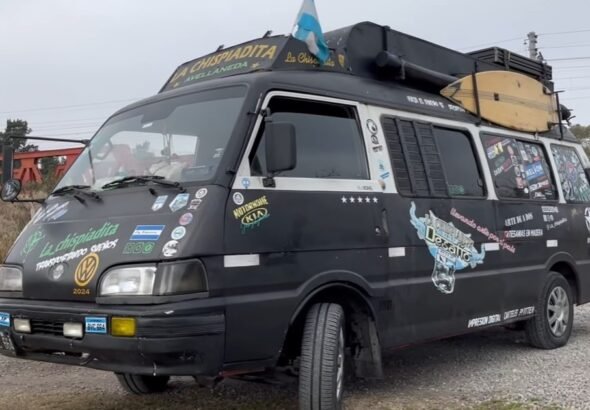 Graciela y Jose Luis, pareja de jubilados argentinos viven en motorhome: "No postergen los sueños, el dinero se recupera pero la vida no. Ahora queremos llegar a México con nuestra mesa de artesanías"