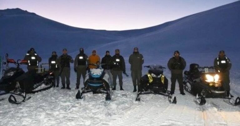 Operativo a 2.400 metros de altura: incautan cuatro motos de nieve de contrabando en un exclusivo complejo turístico en la cordillera