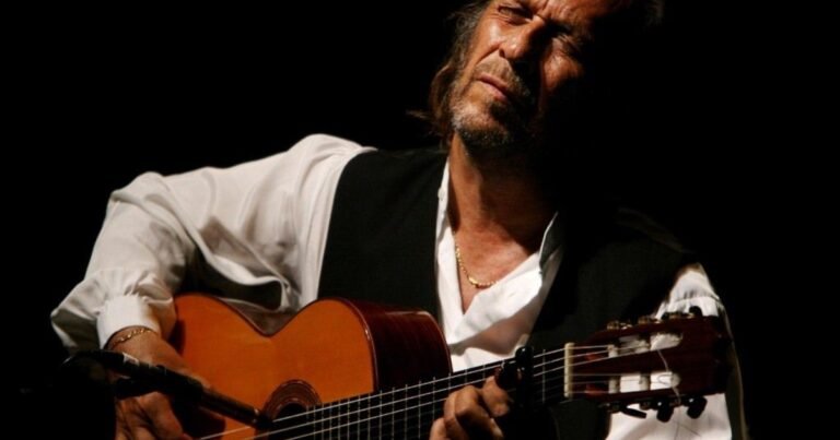 Paco de Lucía, el gran maestro del flamenco, sobre su verdadera vocación: "Siempre he sido más aficionado a cantar que a tocar, pero por mi timidez me escondí detrás de una guitarra"