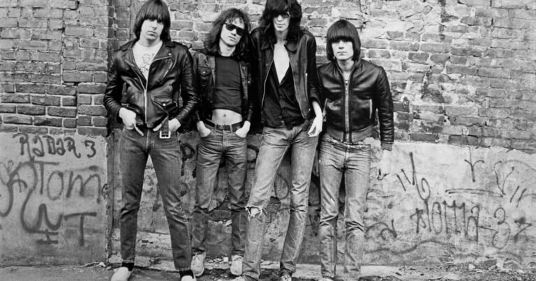 El romance de los Ramones con la Argentina, las historias que los unen a nuestro país y explican por qué se convirtieron en un fenómeno que llenó estadios