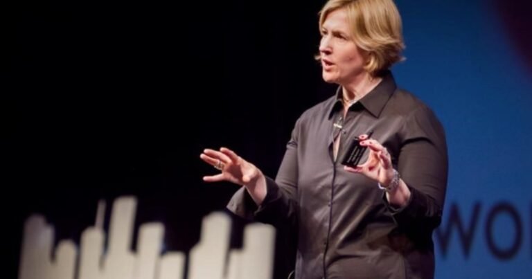 Brené Brown, profesora e investigadora en la Universidad de Houston: "La vulnerabilidad no es debilidad y ese mito es profundamente peligroso"