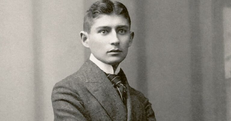 Franz Kafka, escritor, dejó una poderosa reflexión sobre los momentos en los que todo parece perdido: "Cuando todo parezca haber terminado, surgirán nuevas fuerzas; eso significa que estás vivo"