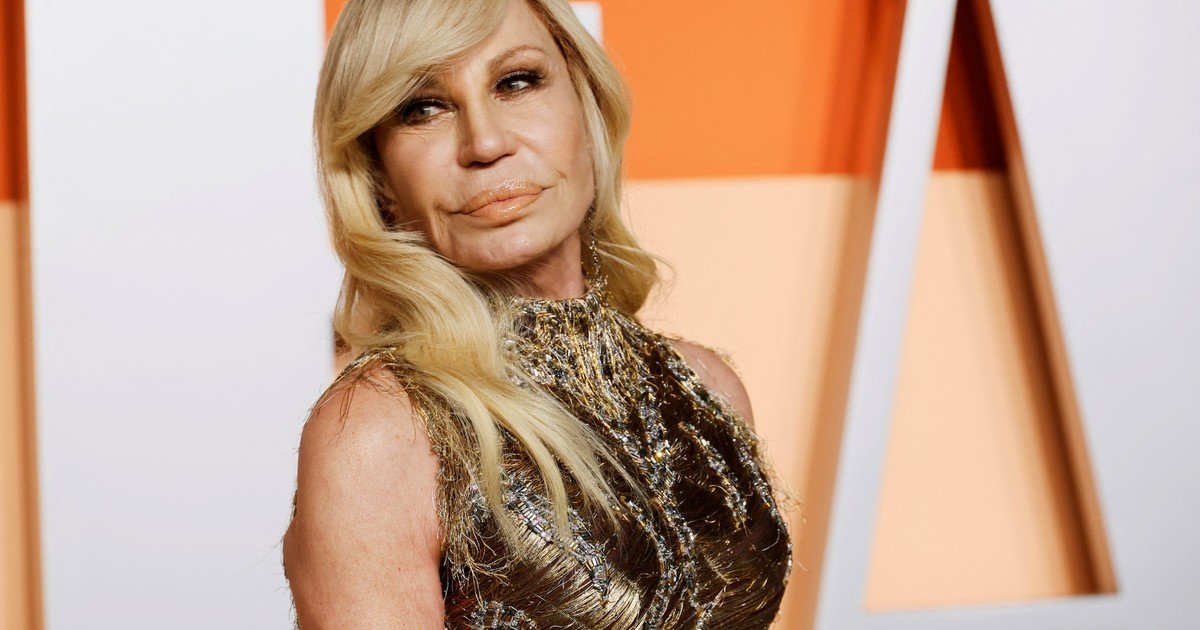 A dos años de dejar su firma, Donatella Versace regresa al mundo de la moda con una nueva marca