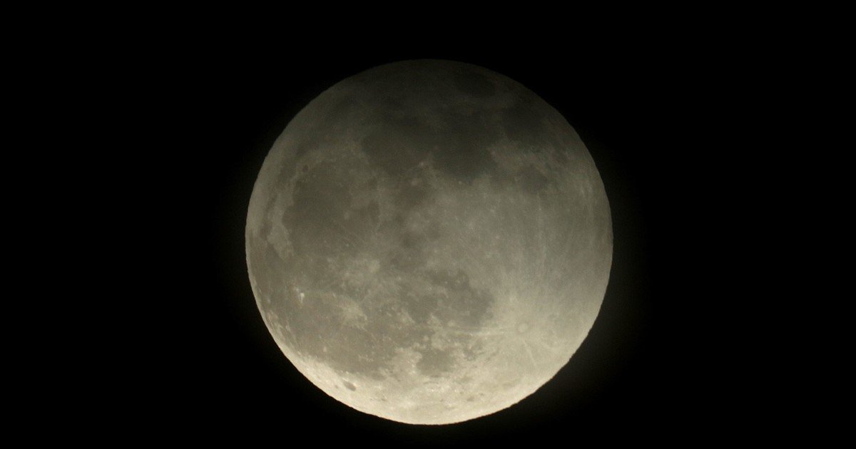Llega la Luna llena en Aries 2026: qué significa y cómo impacta en cada signo del zodiaco