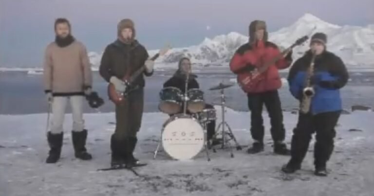La historia de la banda que se formó en la Antártida: tocó en vivo para 17 personas en temperaturas bajo cero, pero la vieron más de dos mil millones