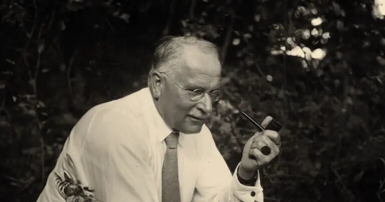 La reflexión de Carl Jung, fundador de la psicología analítica: “La soledad no proviene de no tener gente alrededor, sino de ser incapaz de comunicar las cosas importantes”
