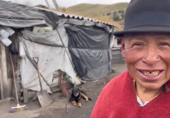 Juanito, pastor de ovejas a 4 mil metros de altura: "Nosotros somos felices aquí con la tranquilidad y trabajamos con los 150 borreguitos"