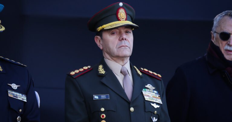 "No es en contra de nadie, sino a favor de una solución pacífica", dijo el ministro de Defensa tras los dichos de Trump sobre Malvinas