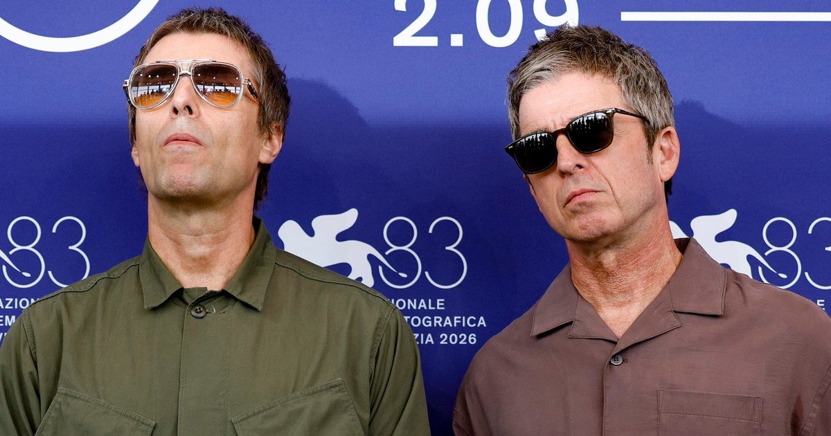 Oasis puso en el cielo de Manchester un mensaje luminoso gigante que parece anunciar su próxima gira