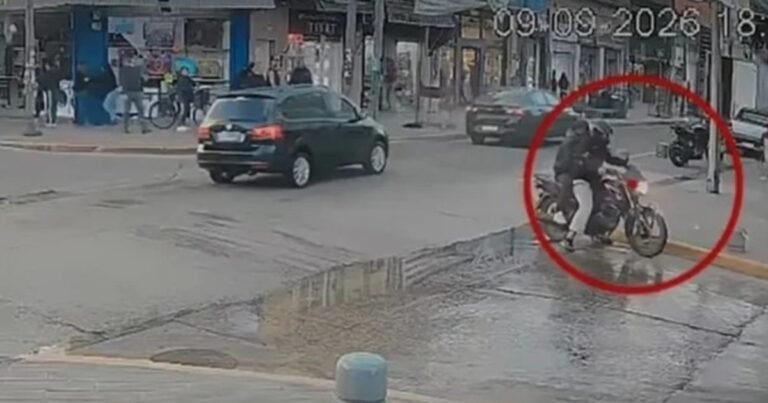 Detuvieron a un motochorro que intentó robar armado una joyería en el centro de William Morris