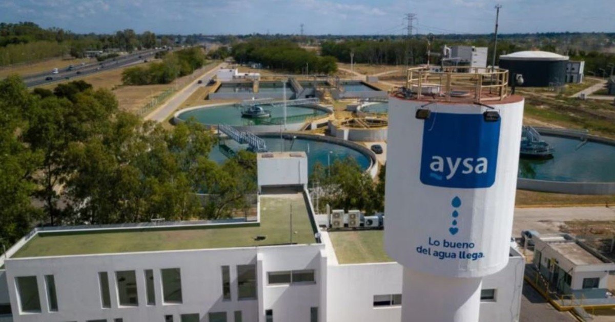 Privatización de AySA: dos consorcios encabezados por grupos nacionales fueron los únicos oferentes