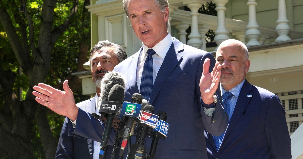 Oficial y confirmado por Newsom | California aprueba la ley SB795 para vender un tipo de gasolina más barata en todos los surtidores