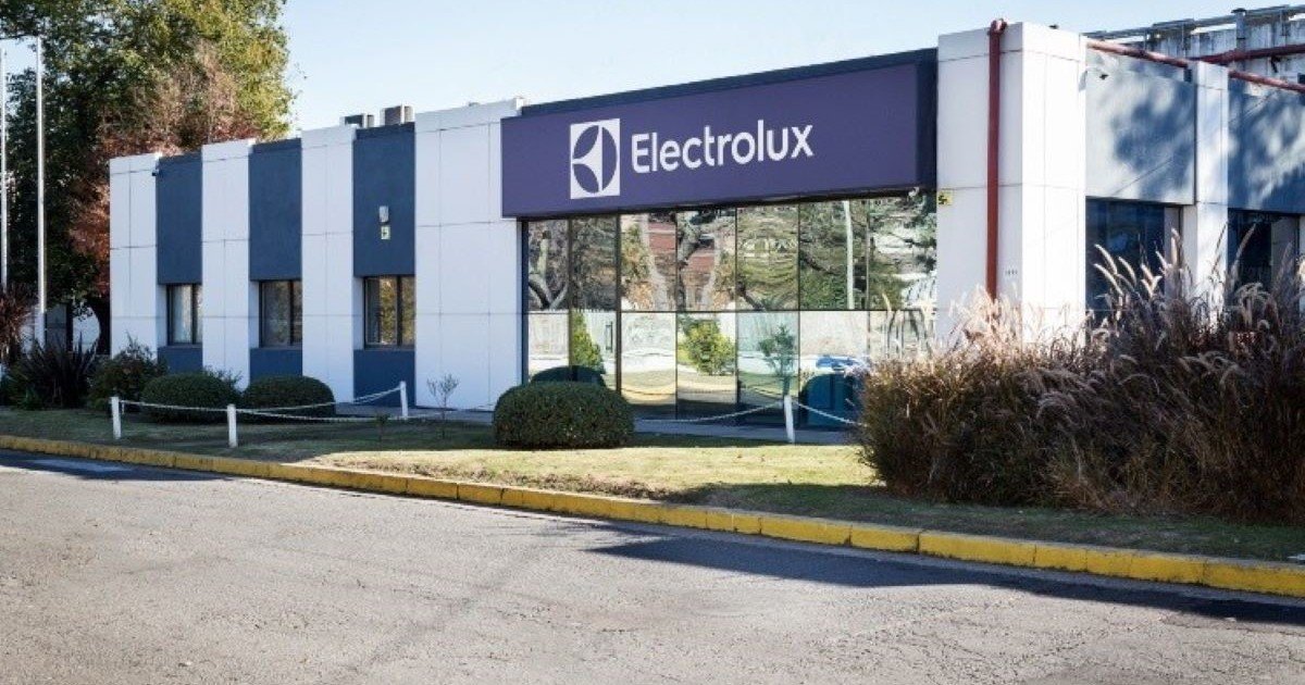 Electrolux cierra su planta en Rosario y seguirá como vendedor de productos importados