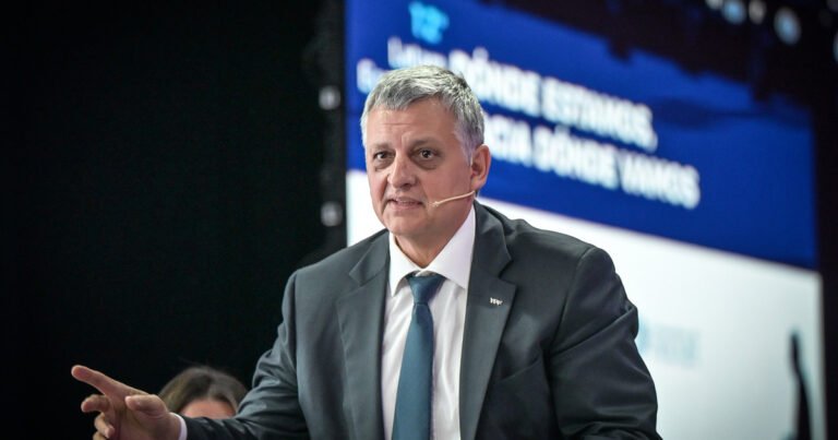 El presidente de YPF pronosticó que "la producción de petróleo va a llegar a un millón de barriles por primera vez en la historia"
