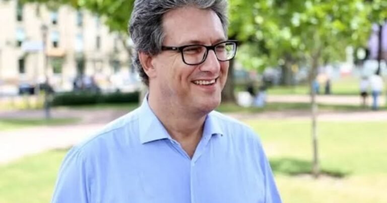 El nuevo secretario de Discapacidad sufrió un accidente con su moto y permanece internado con varias fracturas