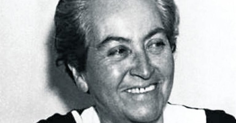 Gabriela Mistral, escritora chilena: "Estamos enfermos de muchos errores y de otras tantas culpas, pero nuestro peor delito se llama abandono de la infancia"