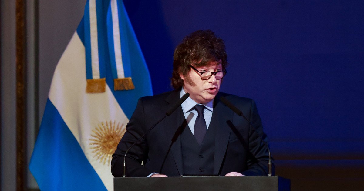 Javier Milei y sus medidas, EN VIVO: antes de viajar a Francia, el Presidente reconoce al polista Adolfo Cambiaso