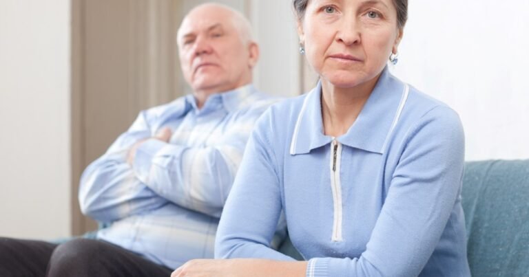 La psicología dice que el tiempo realmente parece pasar más rápido entre los 60 y 70 años, y no es una ilusión: el cerebro registra la novedad y los años rutinarios dejan menos marcas, por lo que períodos enteros se comprimen en la memoria