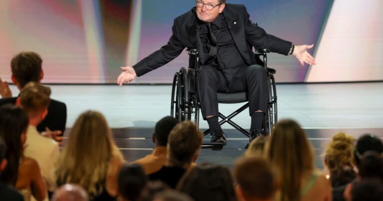 Michael J. Fox emocionó a todos en los Emmy con su mensaje sobre el Parkinson: “Aceptar no es rendirse”