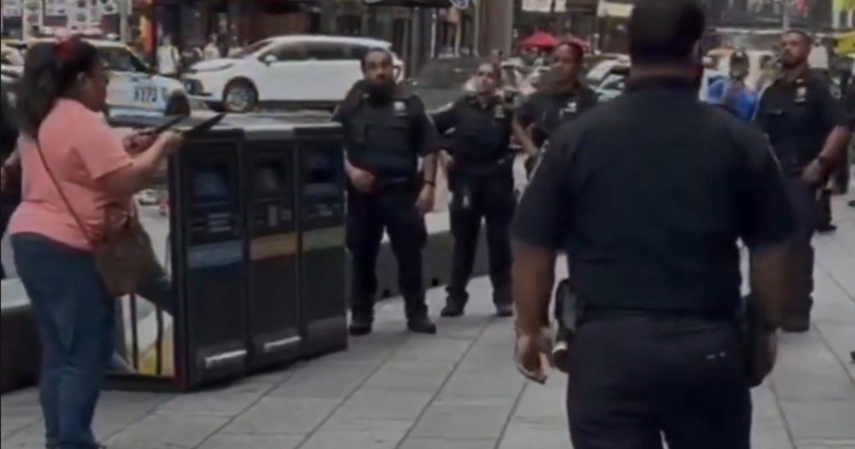 Ataque en Times Square: armada con dos cuchillos, mató a una persona, hirió a otra y fue abatida por la Policía