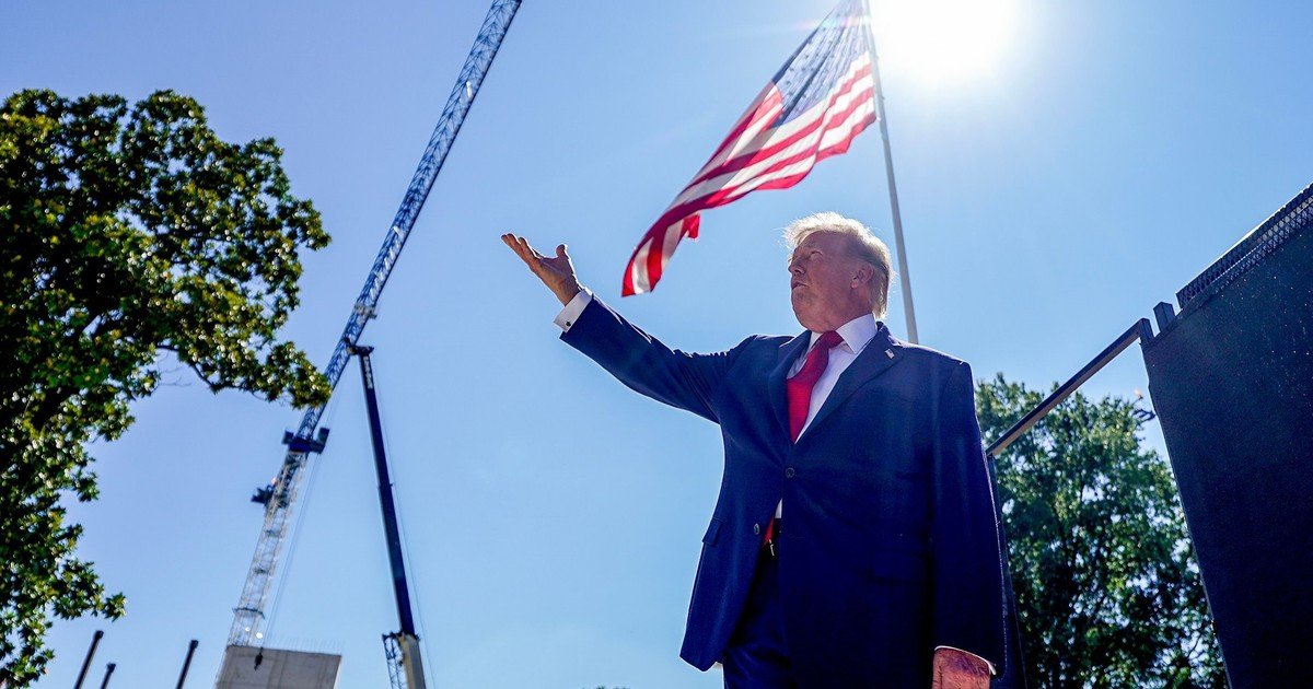 Trump explica por qué está construyendo monumentos en su nombre: "Nadie lo hará una vez me vaya"