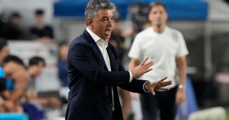 En Ecuador hablan de un "amargo debut" para Marcelo Gallardo tras la goleada de Corea del Sur, pero el DT confía: "Está bueno que duela"