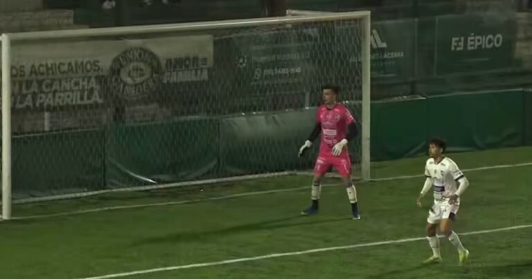 Para que lo copie Messi: el golazo olímpico de zurda y tres dedos de Excursionistas, que dará la vuelta al mundo