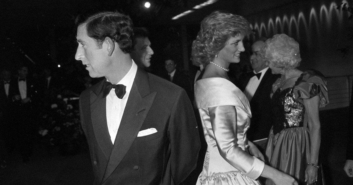 El hermano de Lady Di afirma en su libro que la princesa se separó de Carlos porque el futuro rey "estaba enamorado de su valet"