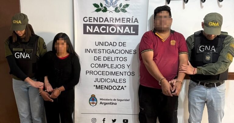 Detuvieron en Aeroparque a una pareja de bolivianos con 199 cápsulas de cocaína: integraban una red que traficaba droga a la Patagonia