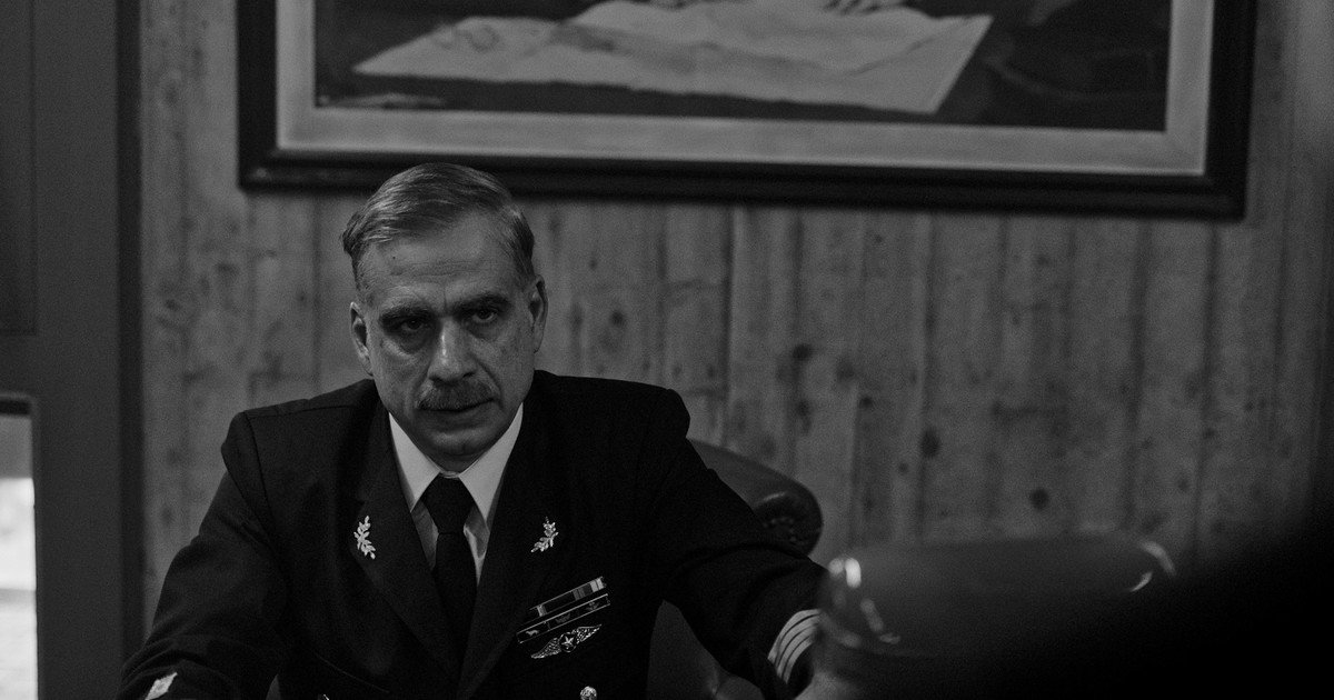 Hangar rojo, una película tan atractiva como incómoda, con eje en el dilema moral detrás de la obediencia debida militar