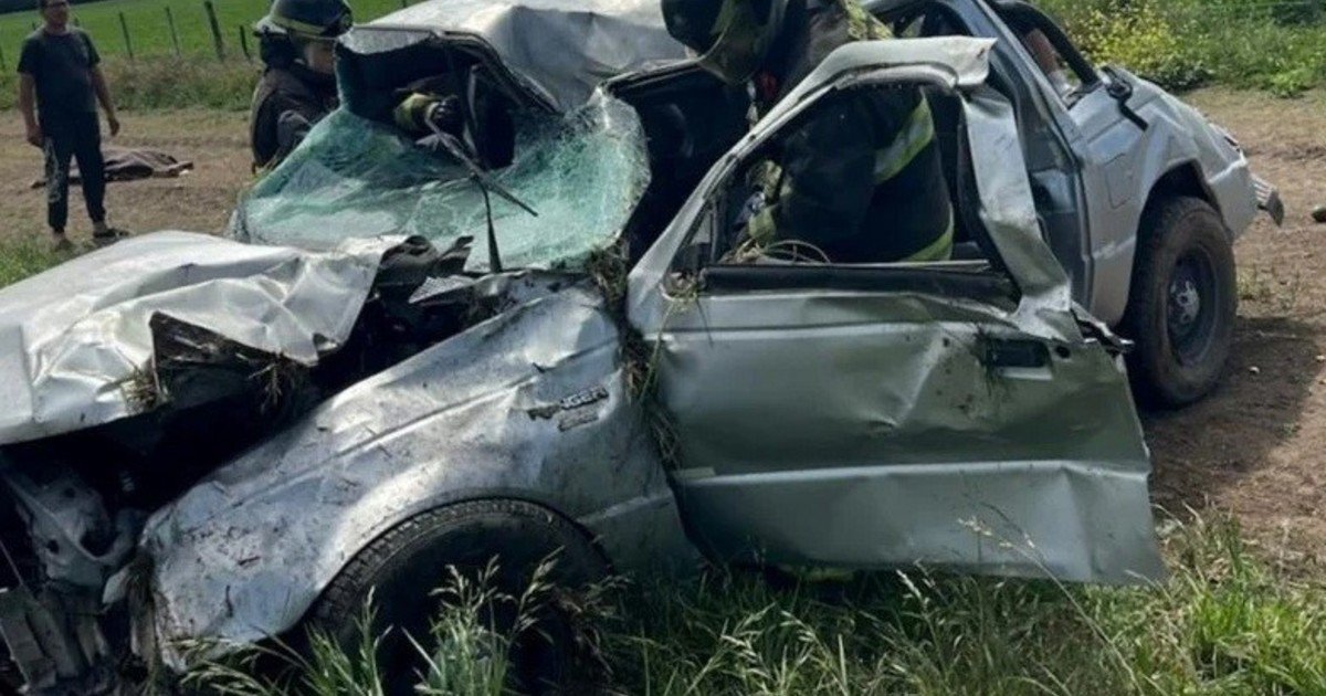 La llamada "ruta de la muerte" sumó dos nuevas víctimas fatales y dos heridos de gravedad, tras el vuelco de una camioneta