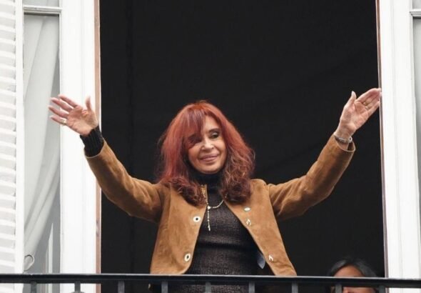 Día de la Lealtad por separado: Kicillof defendió a Cristina Kirchner y La Cámpora llenó San José 1111