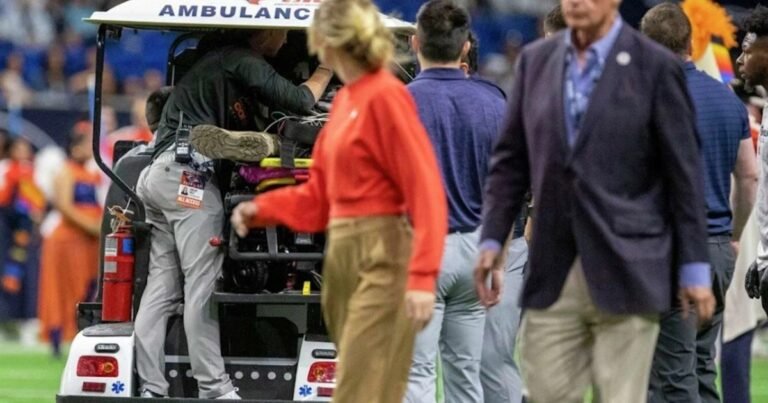 Insólito accidente de un militar estadounidense: cayó al vacío desde el techo de un estadio en una demostración de destreza