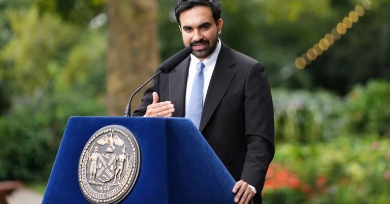 Es oficial | Mamdani inaugura en Nueva York el primer carril exclusivo para autobuses en una de las avenidas más transitadas del Bronx