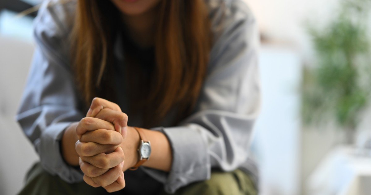 "La soledad que cargué durante años no terminó porque alguien finalmente me encontró, terminó el día que admití que me había estado escondiendo en algún lugar donde nadie pensaría jamás buscar"