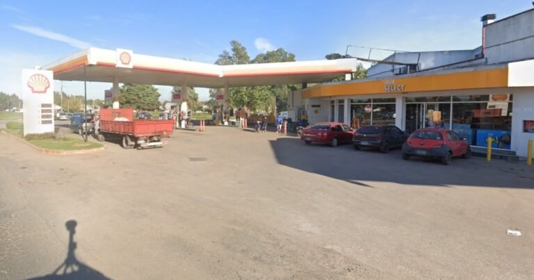 Roció un auto con nafta e intentó prender fuego una estación de servicio en Merlo