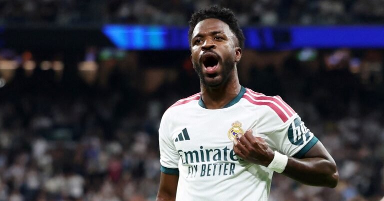 Vinícius, del éxtasis al papelón: metió un gol para Real Madrid pero el VAR se lo anuló y lo echaron por tirarle del pelo a un rival