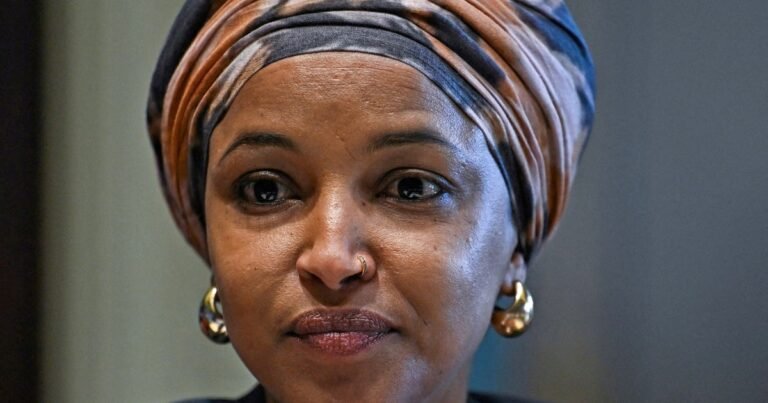 Es oficial | Agentes federales registran la casa de la congresista demócrata Ilhan Omar, una de las mayores críticas de Donald Trump, en Washington D.C.