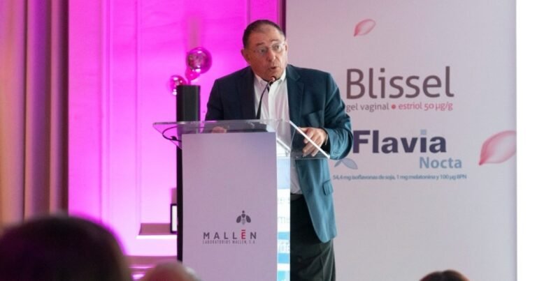 Santiago Palacios, ginecólogo: “Una consulta de menopausia no debería terminar simplemente con una receta para el sofoco”