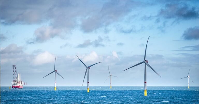 En 2024 se rompió la pala de un aerogenerador y esparció fibra de vidrio por las playas de Massachusetts. El parque eólico alega ahora que 66 de sus 72 palas presentaban defectos de unión, y dos años después, la investigación sigue