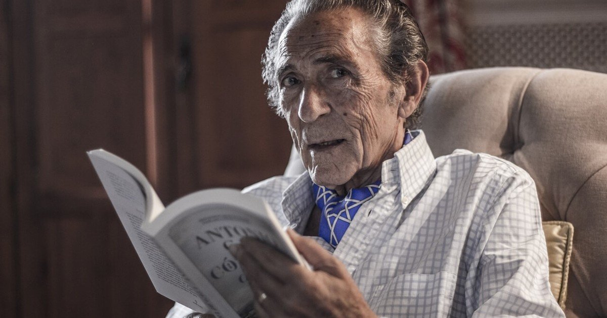 Antonio Gala, escritor español: "La felicidad no consiste en tener todo lo que se desea; no se trata de sumar objetos"