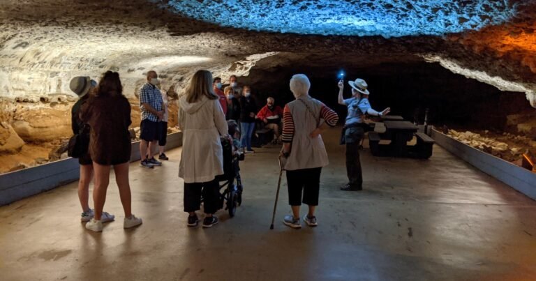 En 1934, Matt Bransford, guía de la Mammoth Cave de Kentucky, vendió su hotel de 14 habitaciones y el terreno por tan solo 3.000 dólares; la familia se mudó entonces a 20 millas a medida que el parque nacional iba tomando forma
