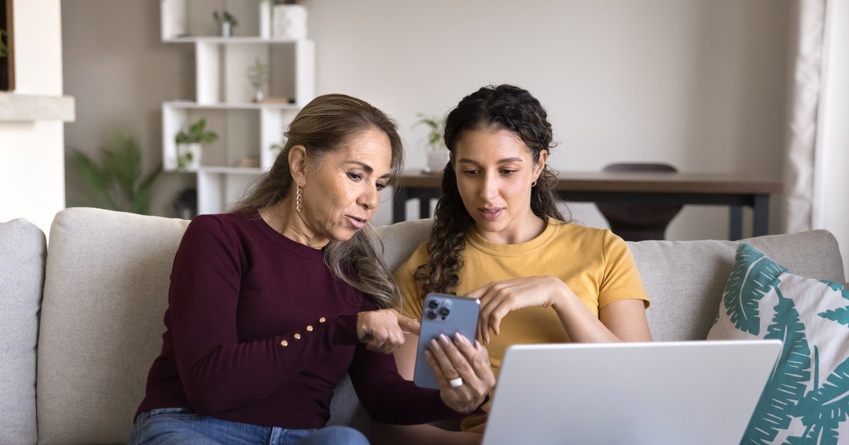 Los expertos en psicología coinciden: las 7 cosas que los baby boomers y la generación X admiran en secreto de la generación Z, pero que jamás dirían en voz alta en Acción de Gracias