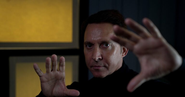 Tony Kamo, el hipnotizador de la TV que decía "duro, duro", está de regreso: “Ya no tengo que dormir a la gente, tengo que despertarla”