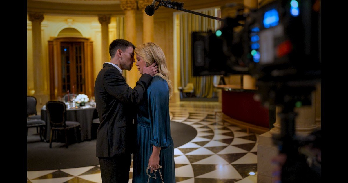 Wanda Nara y Agustín Bernasconi revelan los secretos detrás de "¿Querés ser mi hijo?": la primera escena que grabaron juntos fue un beso en la boca