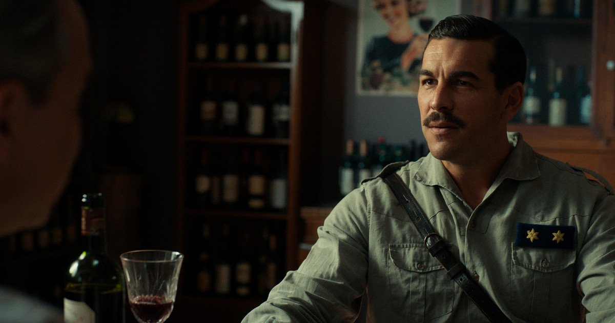 La cena, con Mario Casas, es un banquete tal vez no de risas, pero sí de sonrisas permanente