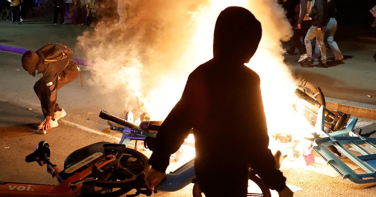 Violencia y saqueos en Barcelona: una marcha convocada por redes sociales terminó con casi 100 detenidos