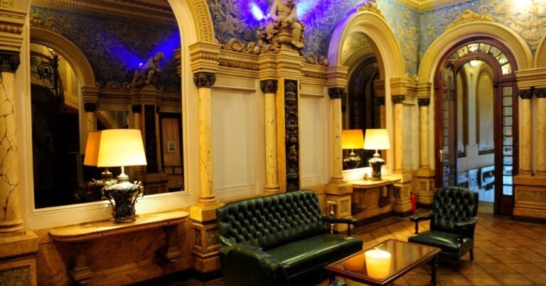 Un gobernador pone a la venta un palacio de 3 millones de dólares y el senador libertario asegura que si gana las elecciones lo recomprará